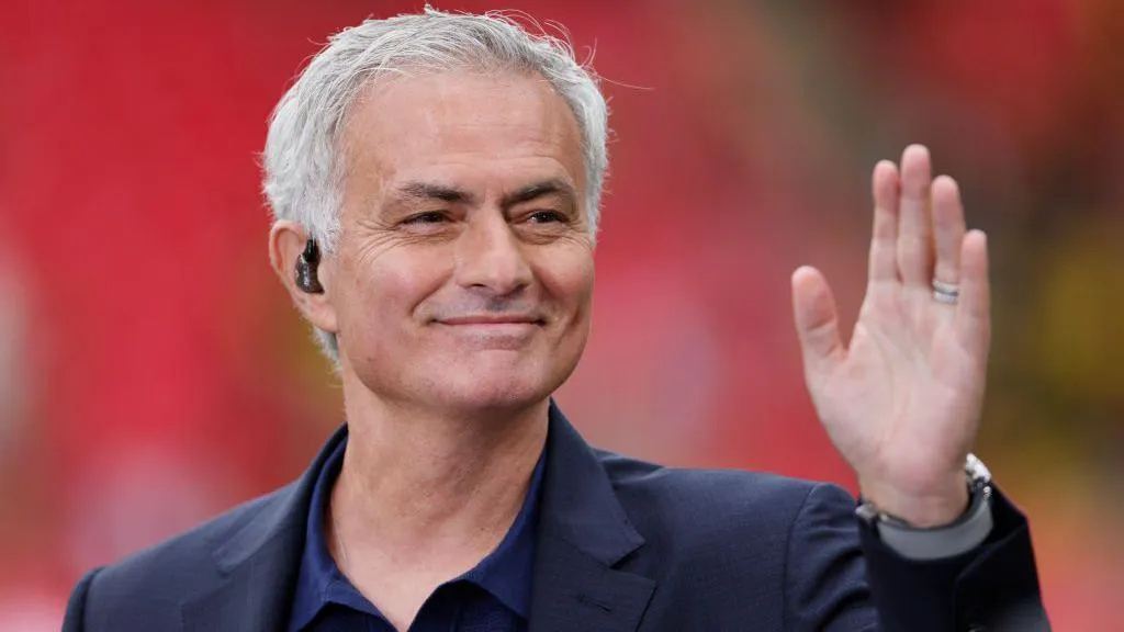 Which person would say not to Benfica? - The Special One arrives for negotiations